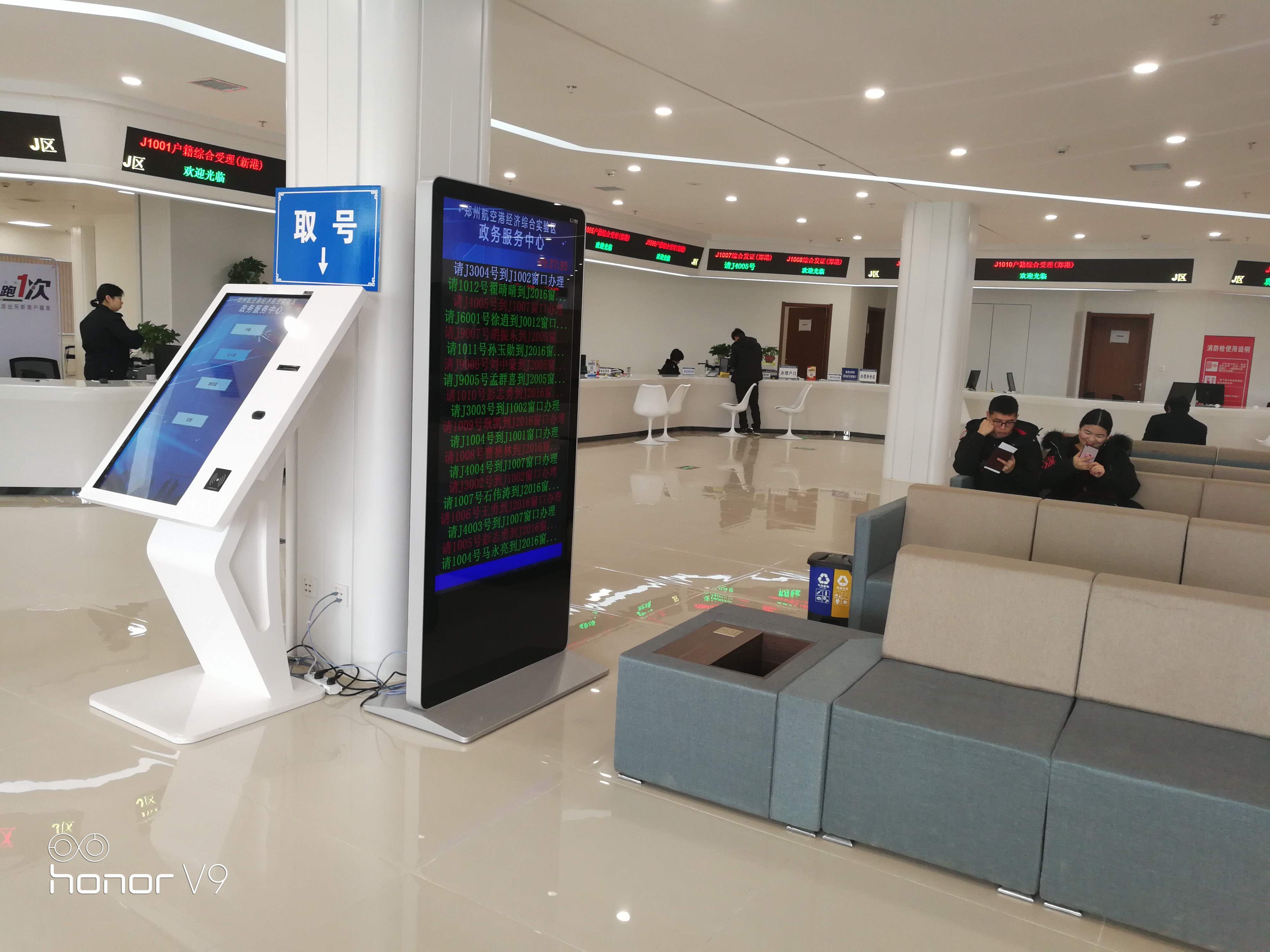 我公司為鄭州航空港行政服務中心安裝排隊系統(tǒng)