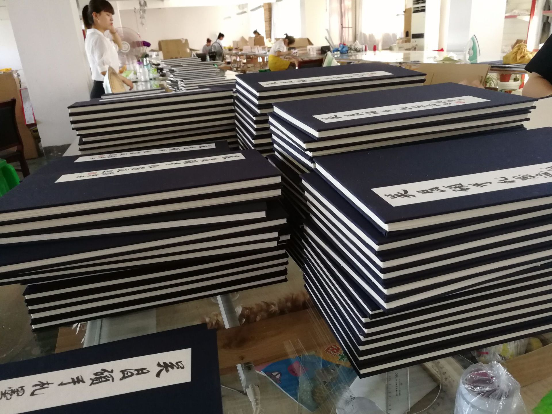 廠家直供絲綢畫冊企業(yè)高端文化宣傳宣紙畫冊個性定制定做裝幀服務(wù)